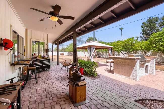Building Photo - 5344 E Shaw Butte Dr
