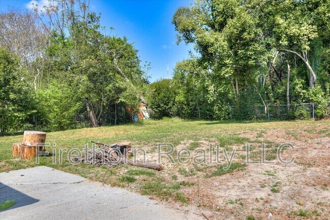 Building Photo - 1006 Skyview Dr