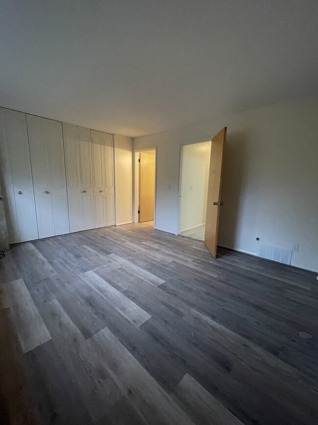 Building Photo - 6534 Cornwall Ct
