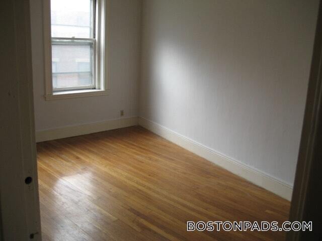 Building Photo - 137 Park Dr