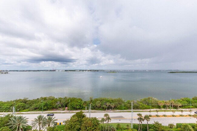 Building Photo - 5380 N Ocean Dr