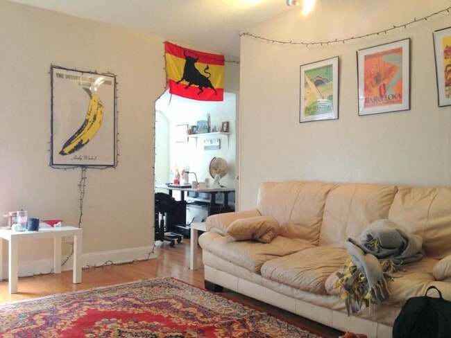 Building Photo - 906 W 22nd St