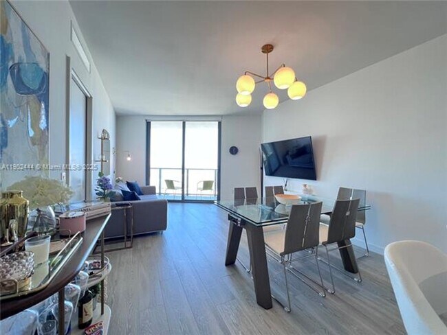 Building Photo - 501 NE 31st St