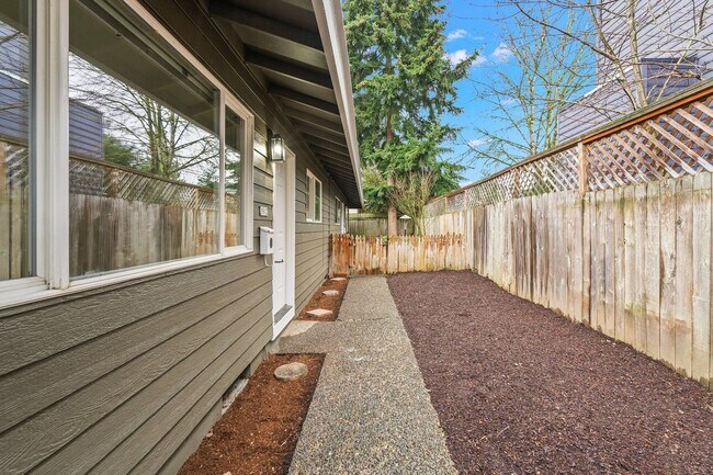 Building Photo - 1912-1914 SE Tacoma St.