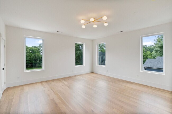 Building Photo - 129 French St