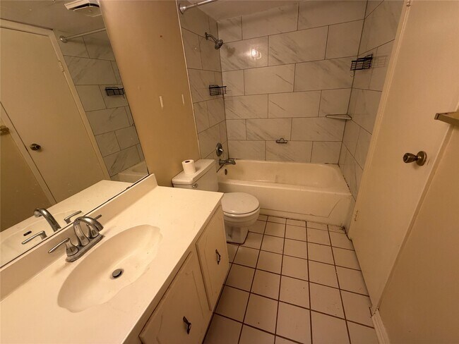 Building Photo - 14777 Wunderlich Dr
