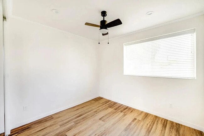 Building Photo - Stunning One-Bedroom Apartment