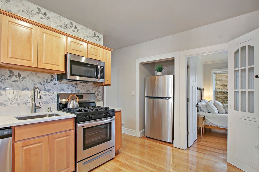 Building Photo - 7008 N Rockwell St