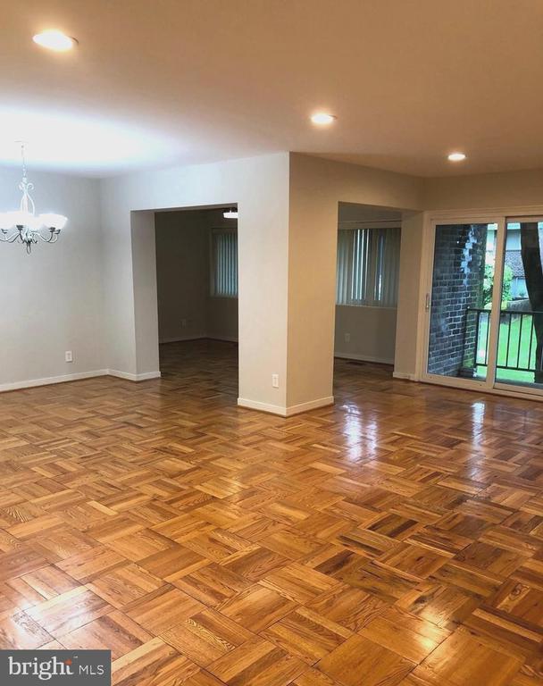 Building Photo - 14 Stonehenge Cir
