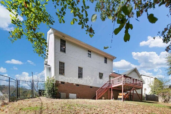 Building Photo - 320 Roundtree Dr