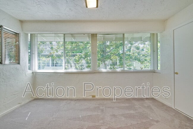 Building Photo - 14225 Lora Dr