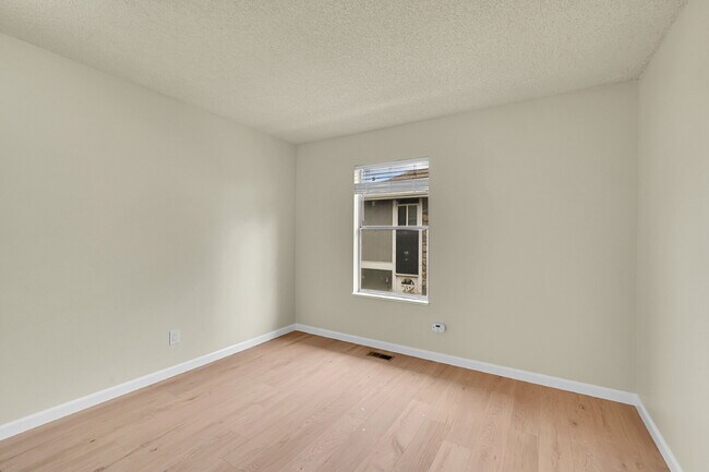 Building Photo - $1,695.00 - $500 OFF FIRST MONTH RENT - 2 ...