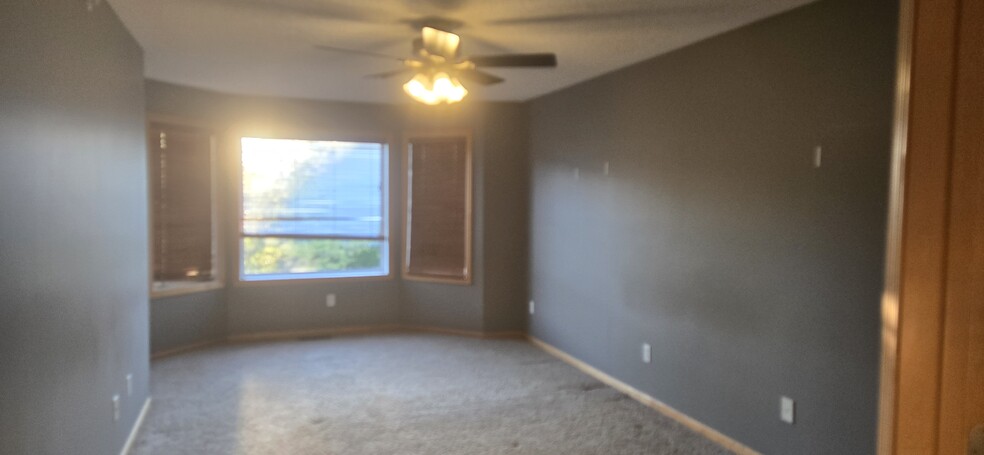 Master bedroom - 11289 Preswick Blvd