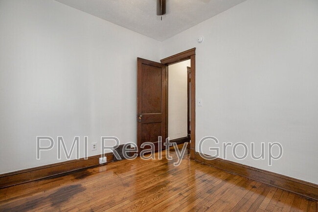 Building Photo - 2936 E 128th St