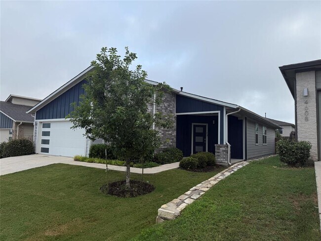 Building Photo - 4604 Tully Dr