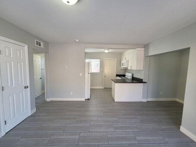 Building Photo - 224 N 13th St