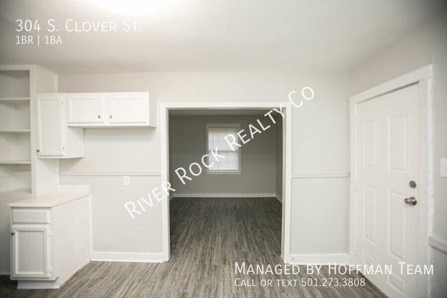 Building Photo - 304 S Clover St