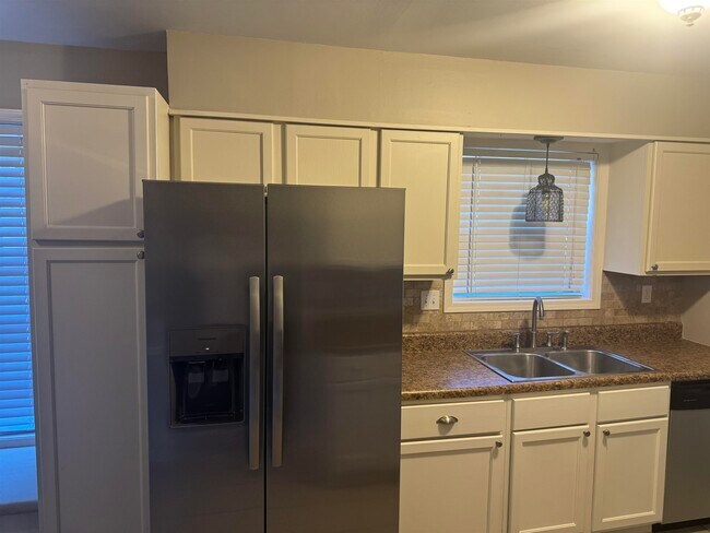Building Photo - 7145 Claiborne Dr