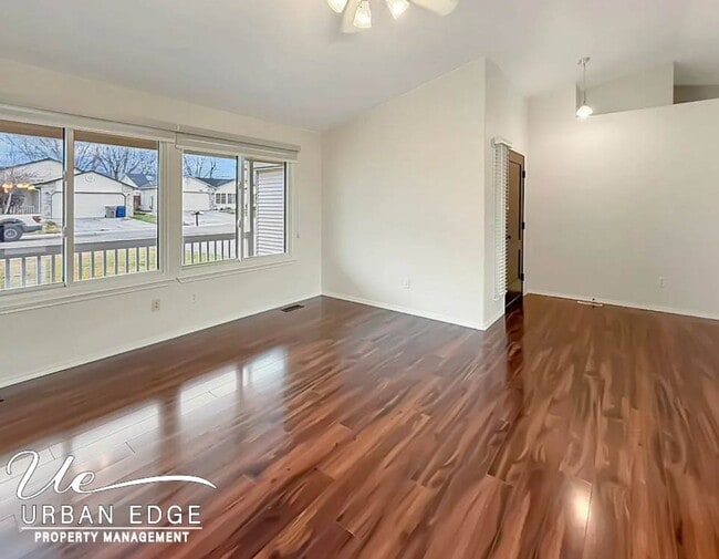 Building Photo - 3 Bed 2 Bath Home off Garrity