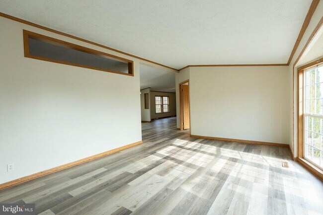 Building Photo - 202 N Teal Rd