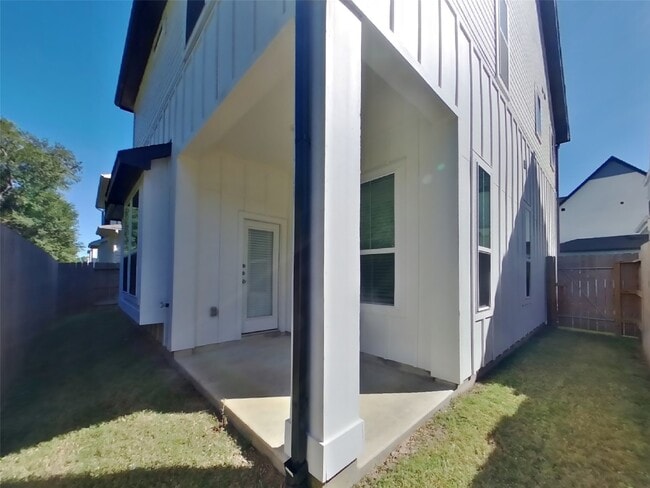 Building Photo - 9835 Willow Creek Commerce Dr