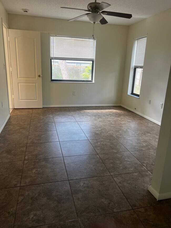 Building Photo - 2BR/2Bath Single Family 1 Car Garage South Venice Home!