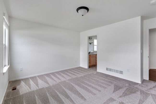 Building Photo - Spacious 3bd 2ba Greeley Ranch Style Home