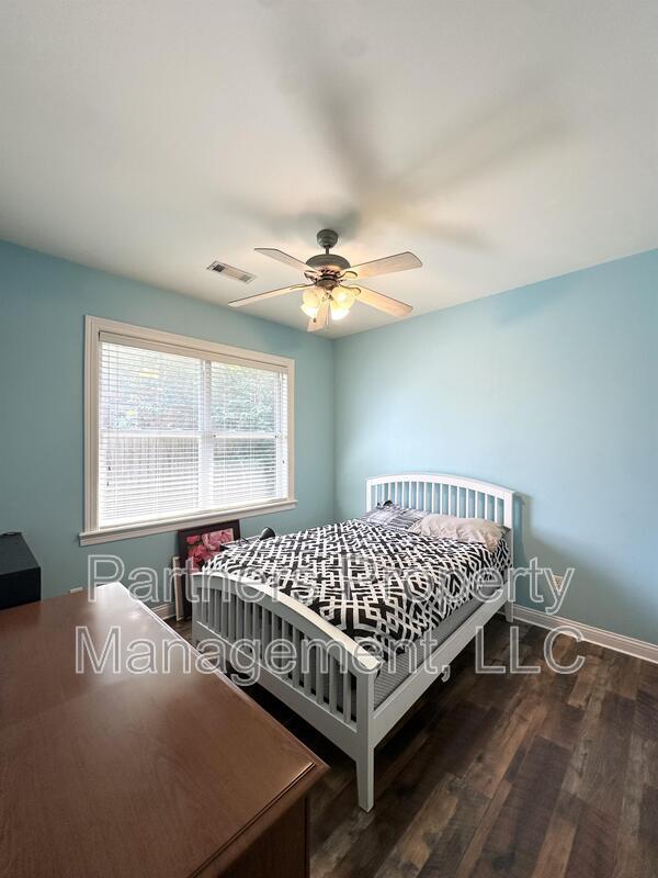 Building Photo - 3750 River Bend Dr