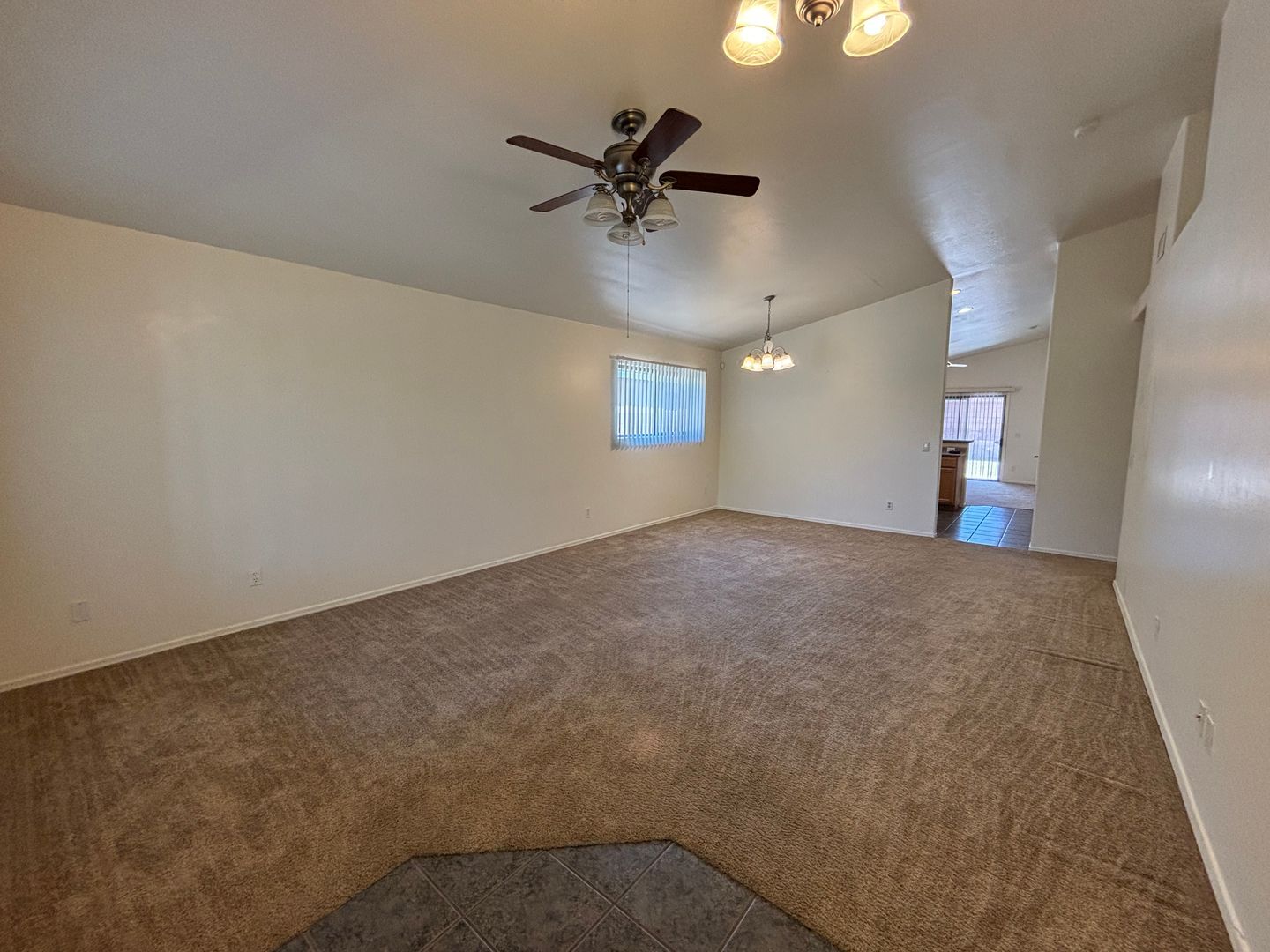 Building Photo - 10500 E Carolina Willow Ln