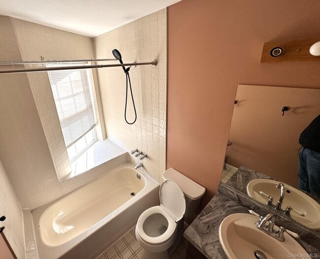 Building Photo - 199 Ramapo Rd