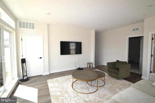 Building Photo - 22790 Tawny Pne Sq