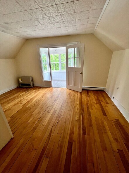 Building Photo - 188 Cliff St