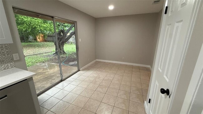 Building Photo - 106 E Longspur Blvd