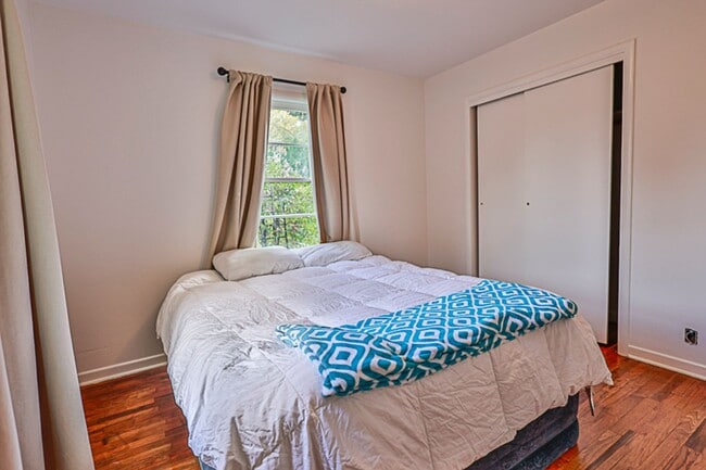 Building Photo - Charming three bedroom, two bath home with a Garage