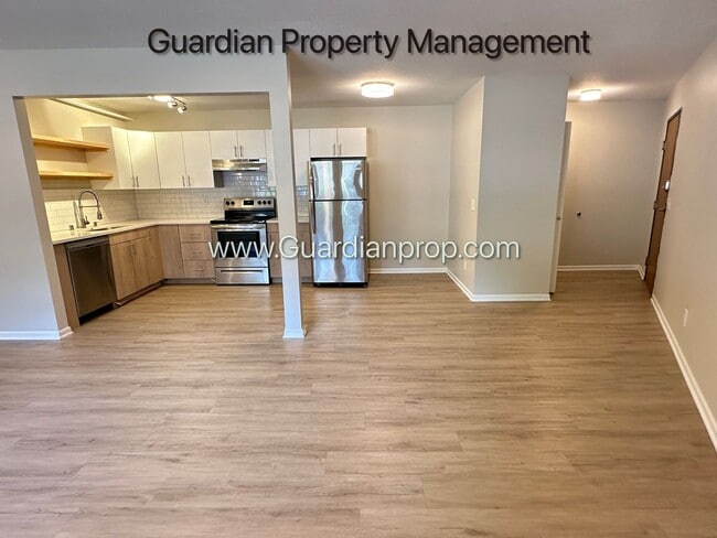 Building Photo - Champlin 3 Bedroom, Excellent Condition, AC, Garage Available, Balcony, Heat Paid