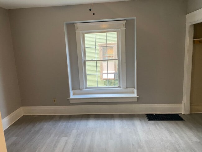 Building Photo - 176 7th St NW