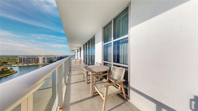 Building Photo - 4010 S Ocean Dr
