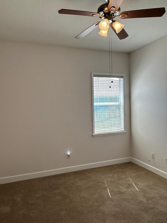 Building Photo - 1573 SW Merchant Ln