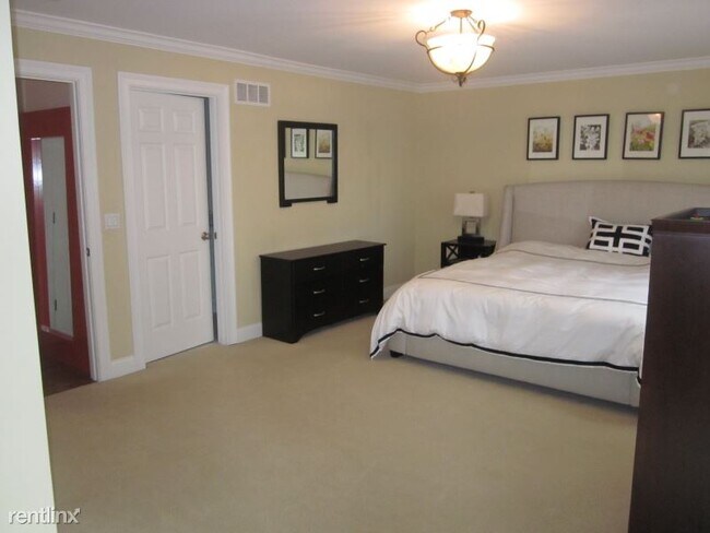 Building Photo - 3670 Ashworth Dr