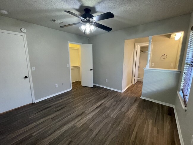 Building Photo - 2-Bedroom Home with 2-Car Garage