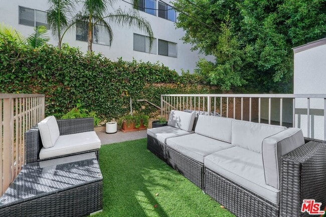 Building Photo - 123 S Clark Dr