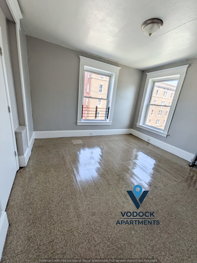 Building Photo - 168 Essex St