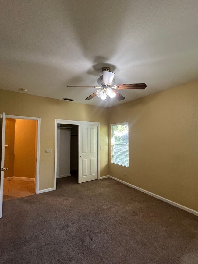 Building Photo - 3 Bedroom Charmer in West Roseville!
