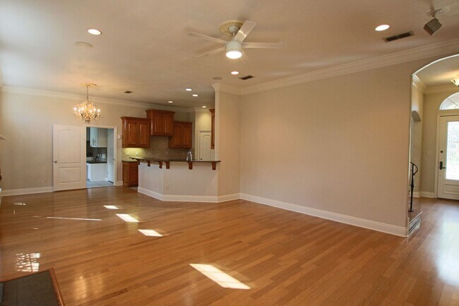 Building Photo - 1202 River Bend Dr