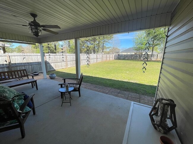 Building Photo - 110 Loneoak Trl