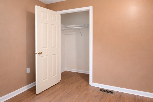 Building Photo - Private Furnished Room Available Now