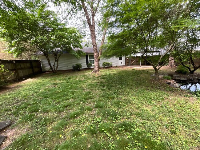 Building Photo - Now Available to View! Immaculate 2 bed, 2 bath, Fireplace, Garage, Granite and More!!