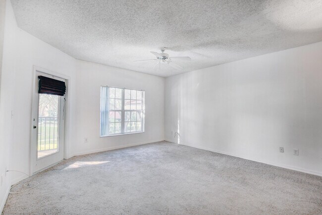 Building Photo - 5024 Lantana Rd