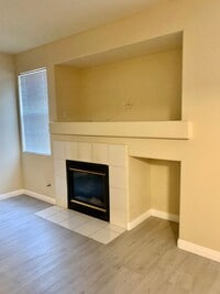 Building Photo - Must See Condo!