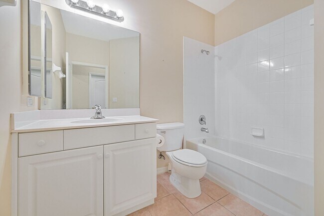 Building Photo - ** NOW AVAILABLE ** Villa in Bella Terra  - 2bed/2 bath plus den